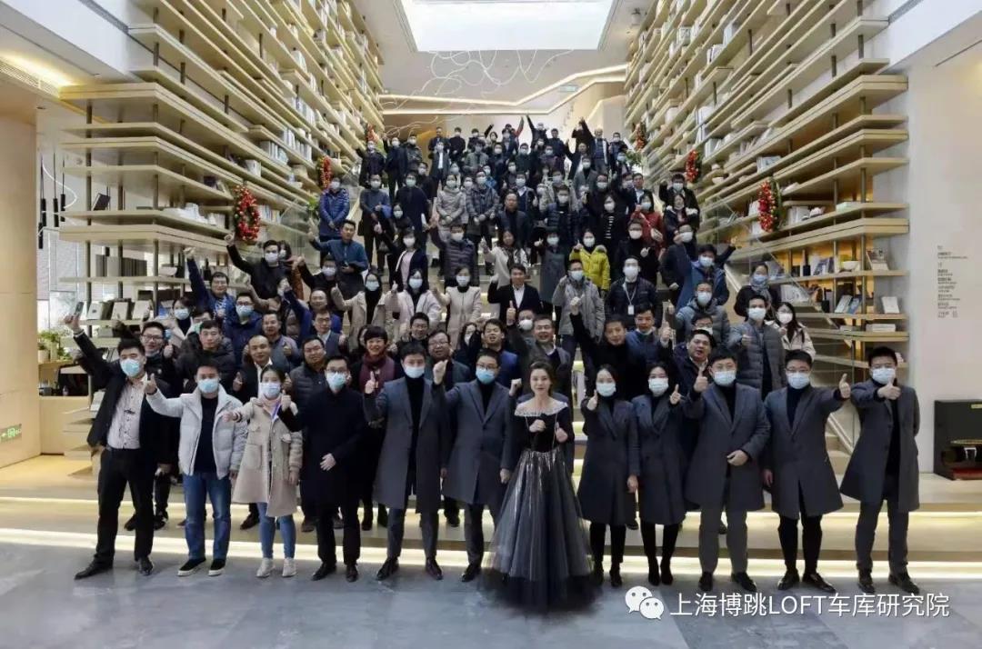 北辰全国一百多人在华侨城汉口道6号参观研讨LOFT专利车库技术！